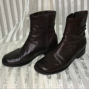 Clarks Booties 9M Dark Brown